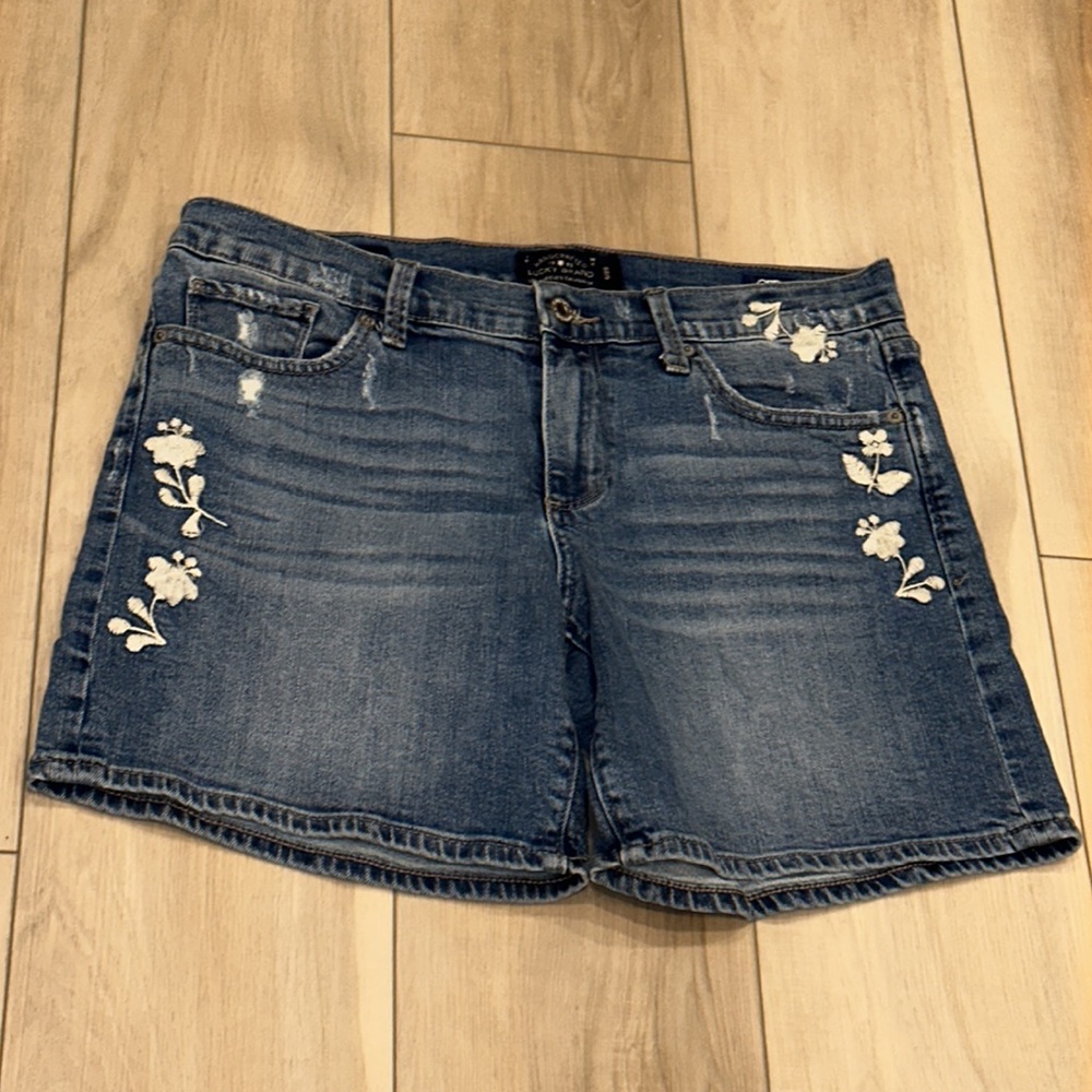 EUC Women’s Lucky Brand Size 6 28 Stretch Denim Jean Shorts embroidered flowers - Picture 2 of 8
